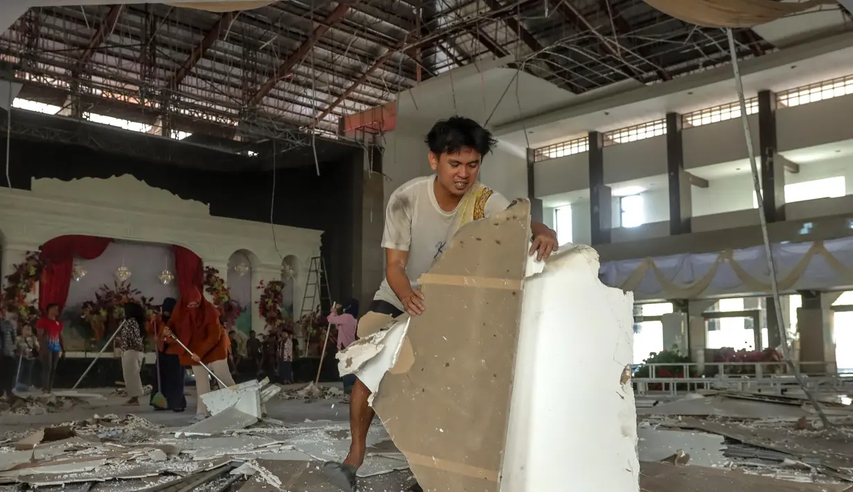 Kepala Pelaksana Badan Penanggulangan Bencana Daerah (BPBD) Kota Bengkulu Will Hopi menyampaikan bahwa pendataan terus dilakukan hingga siang hari ini. (DIVA MARHA/AFP)