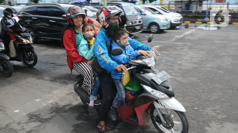 Ribuan Pemudik Motor Meninggalkan Pulau Bali