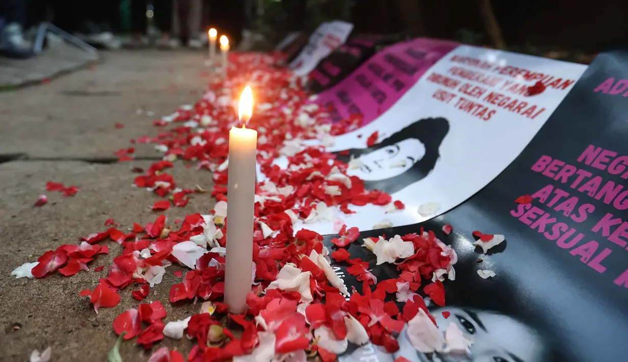 Aliansi Perempuan Indonesia (API) saat menggelar aksi unjuk rasa memperingati 28 tahun Reformasi di depan kantor Komisi Nasional (Komnas) Hak Asasi Manusia (HAM), Jakarta, Selasa (19/5/2026). (Kapanlagi.com/Budy Santoso)