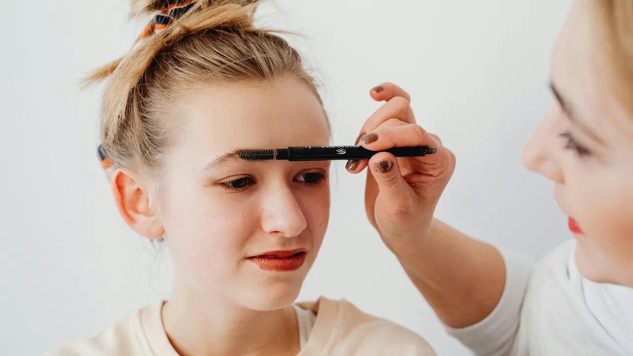 Cara Menumbuhkan Alis, Tips Ampuh untuk Lebat dan Sehat dalam Waktu Singkat!