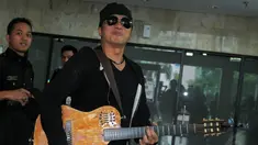 Musisi kawakan Dik Doank mendatangi Komisi Pemberantasan Korupsi (KPK). Jumat (25/7/14) (Liputan6.com/Faisal R Syam)