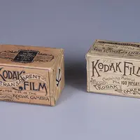 Lengkap sudah koleksi museum George Eastman dengan adanya 2 kotak rol film Kodak dari tahun 1880 yang belum dibuka ini. (Via: mymodernmet.com)