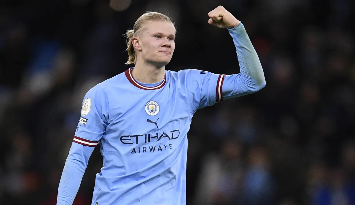 Tiga tahun kemudian, Haaland menjelma menjadi bomber menakutkan. Sejak didatangkan Manchester City pada Juni 2022 lalu, kini Haaland telah mencetak 25 gol dari 19 laga di Premier League 2022/2023. Sedangkan di Liga Champions dia membukukan lima gol dari empat penampilan. (AFP/Oli Scarff)