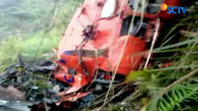Basarnas mengirim empat tim untuk mengevakuasi helikopter yang jatuh di Temanggung, Jawa Tengah.