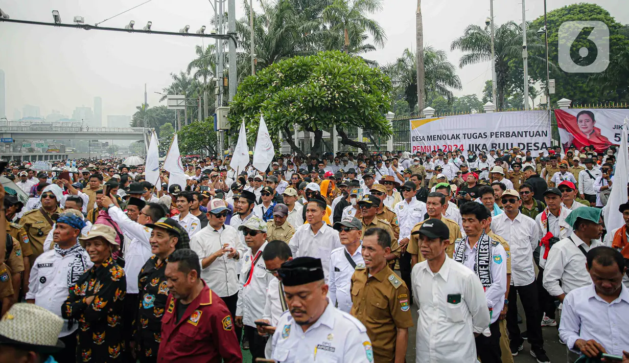 Pengguna jalan diharapkan untuk bisa mencari alternatif jalan lainnya, untuk menghindari kemacetan yang kemungkinan terjadi di sekitar Gedung DPR. (Liputan6.com/Faizal Fanani)