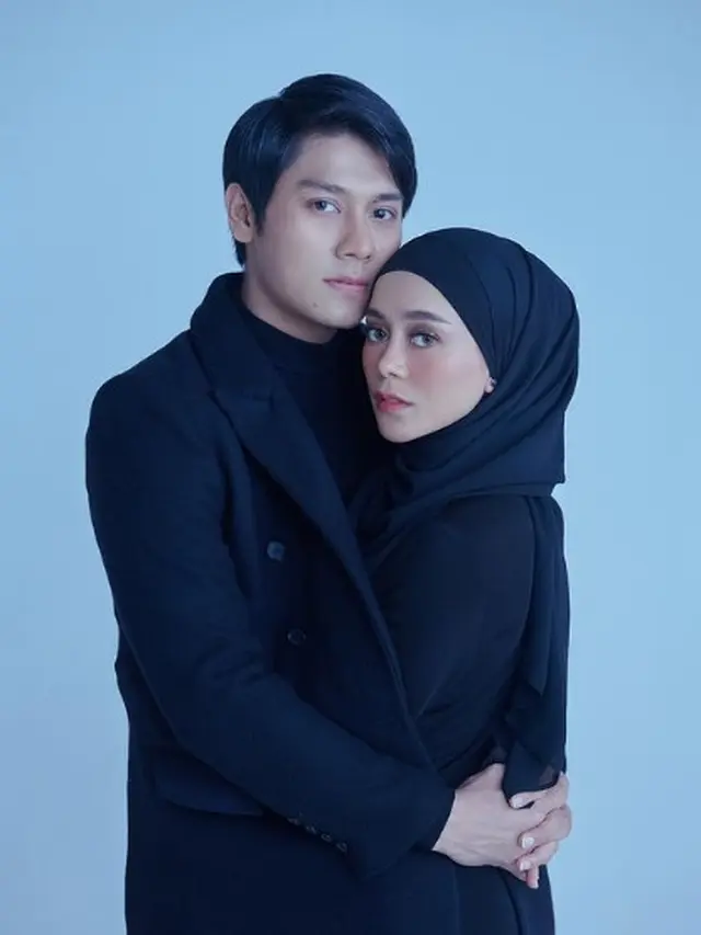 Lesti Kejora dan Rizky Billar Foto Berpelukan, Warganet Doakan Kisah Cintanya seperti Habibie dan Ainun