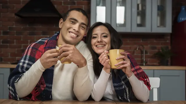 couple april isyarat cinta