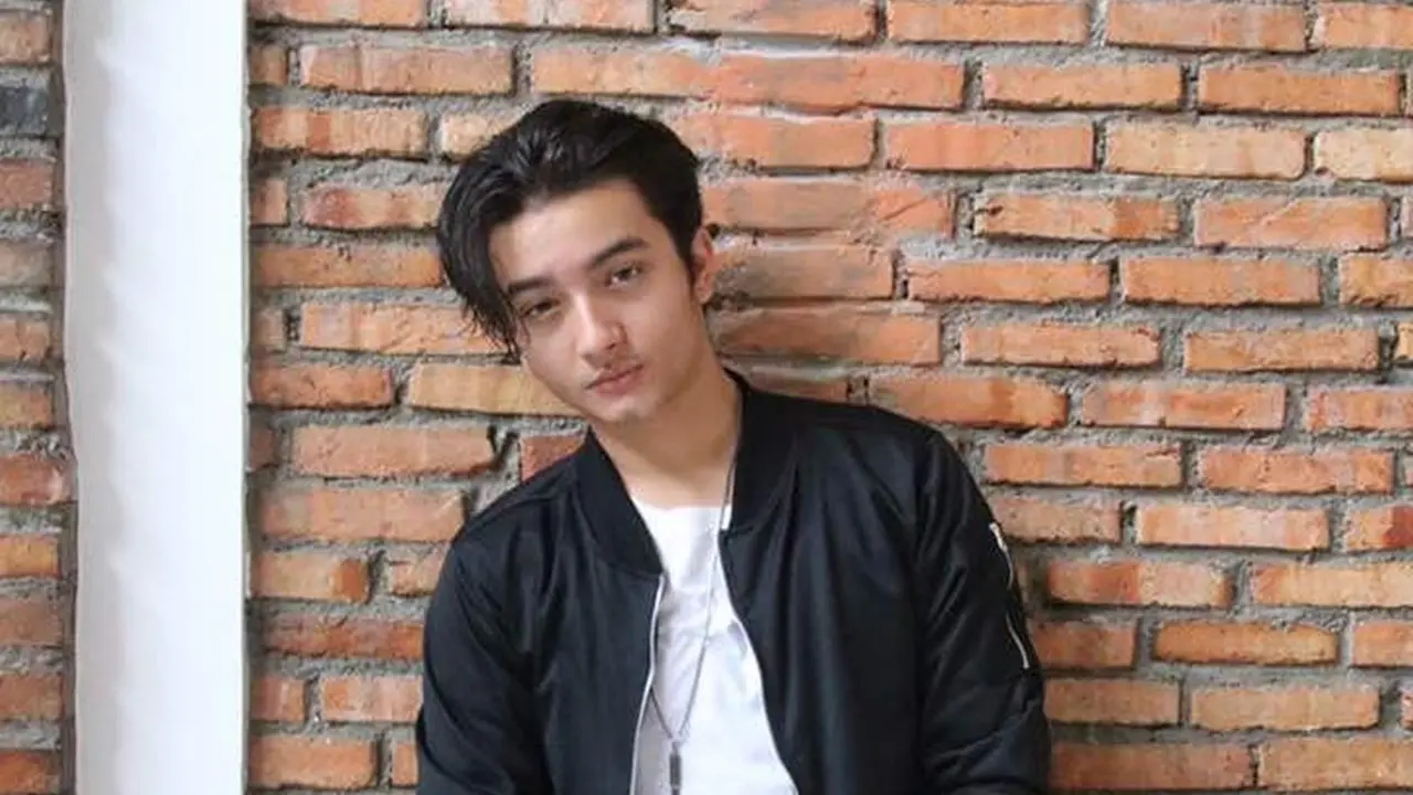 FOTO: Gaya Santai Bryan Domani, Aktor Muda yang Memesona