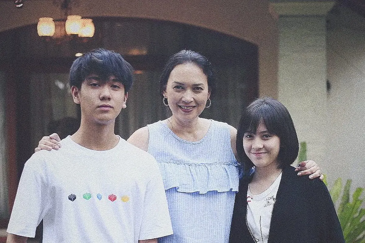 Zara JKT48 dan para pemain film Dilan