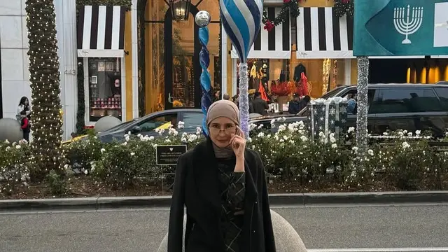 OOTD Inneke Koesherawati Liburan Akhir Tahun ke Amerika. [@inekekoes]