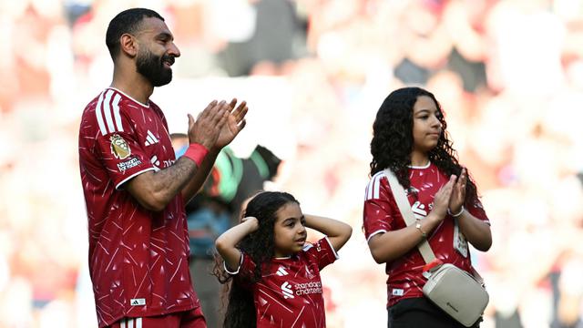 Foto: Anfiled Berselimut Haru, Mohamed Salah Mainkan Laga Terakhir Bersama Liverpool