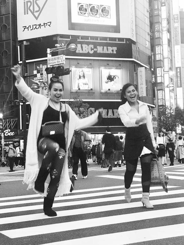 Dipercaya Jadi Manager Pribadi, Ini 6 Potret Nana Ricardo Adik Melaney Ricardo