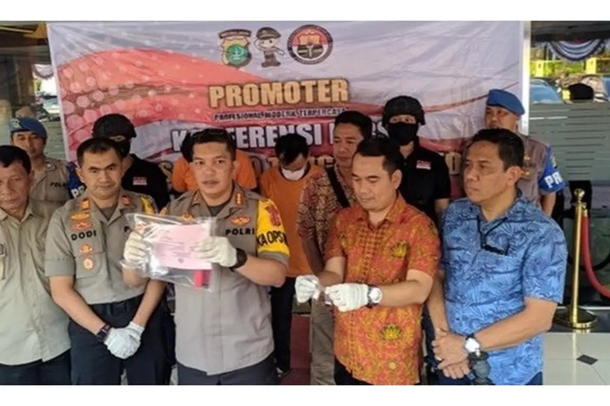 McDanny dan Reno Fenady ditangkap polisi karena kasus narkoba.