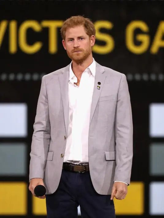 Menurut sumber, Harry berpikir pesta dan arak-arakan bukan lah hal yang penting. Ia justru ingin terbebas dari sorotan media dan menggelar pernikahannya dengan khidmat dan sakral. (AFP/Chris Jackson)