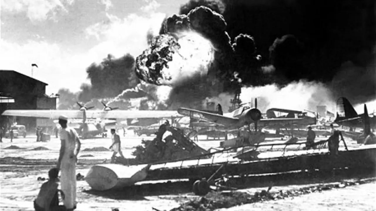 7-12-1941: Jepang Bombardir Pearl Harbor AS