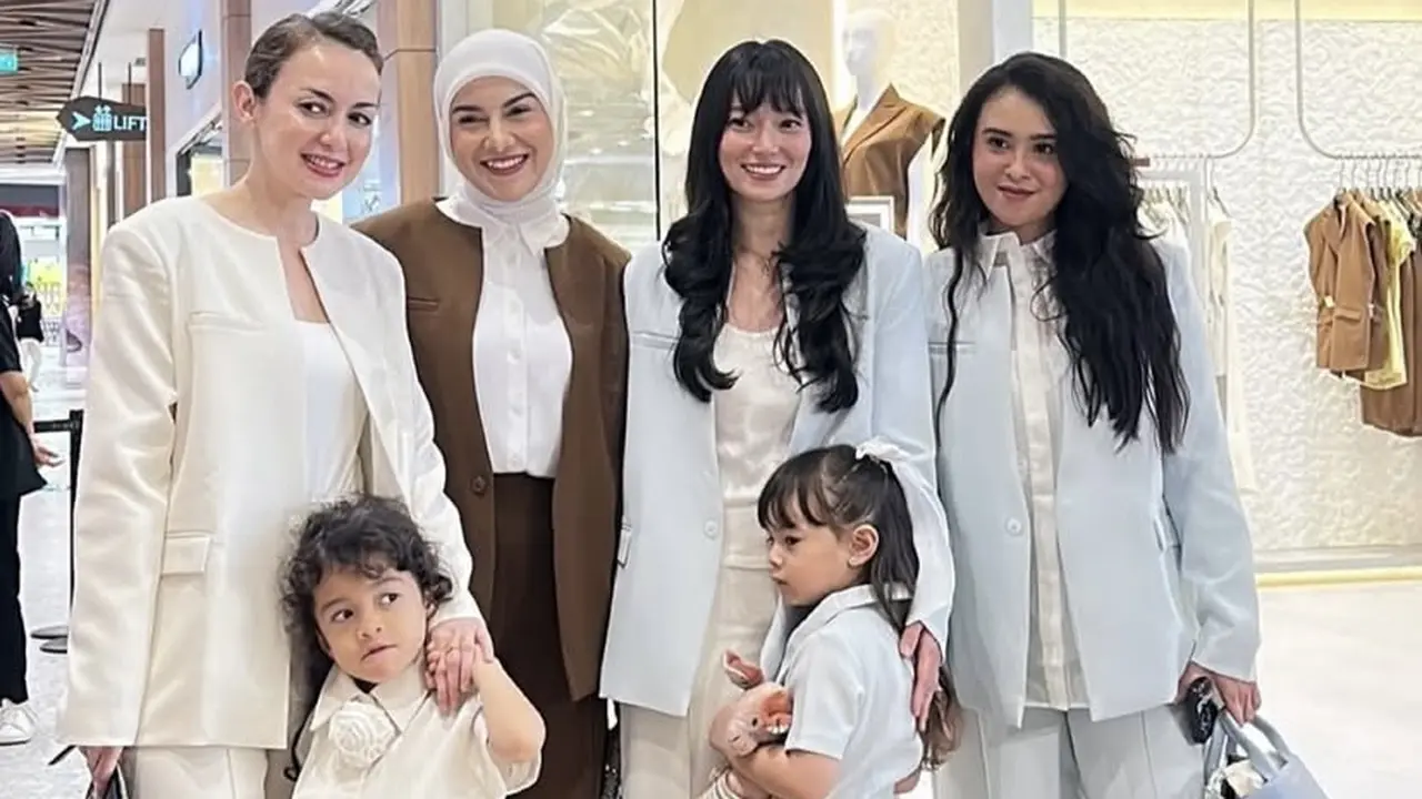 8 Artis Tampil dengan Gaya Office Look dari Koleksi Busana Chelsea Olivia dari Irish Bella hingga Asmirandah