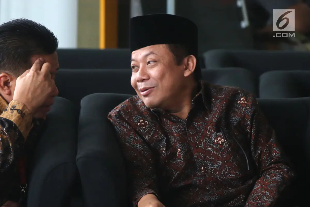 Ekspresi Wakil Ketua DPR Taufik Kurniawan Saat Penuhi Panggilan KPK