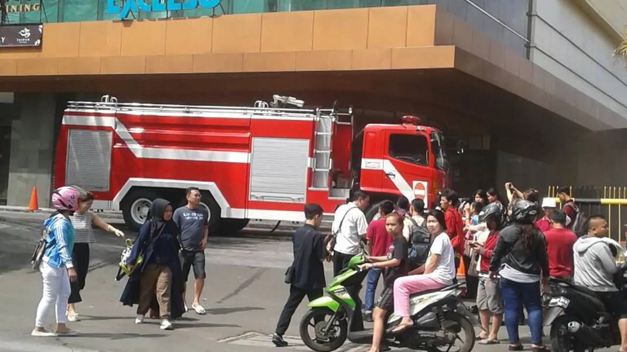 Hotel Paragon terbakar.