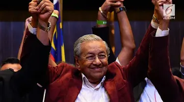 Mahathir Mohamad mencetak kemenangan bersejarah di Pemilu Malaysia 2018. Koalisi Pakatan Harapan yang dipimpinnya memenangkan 115 kursi parlemen, melebihi ambang batas 112 kursi yang diperlukan untuk membentuk pemerintahan.