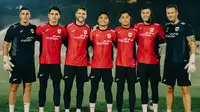 Mantan pelatih kiper Dewa United, Damian Van Rensburg, merapat ke Timnas Indonesia. (Bola.com/Dok.Instagram&nbsp;Sjoerd Woudenberg).