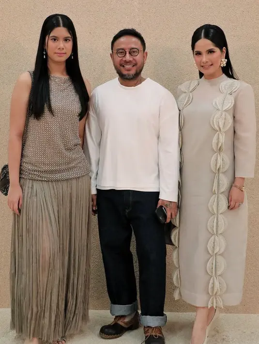 Tampilan Annisa Pohan kenakan Dress Desainer Lokal. [@annisayudhoyono]