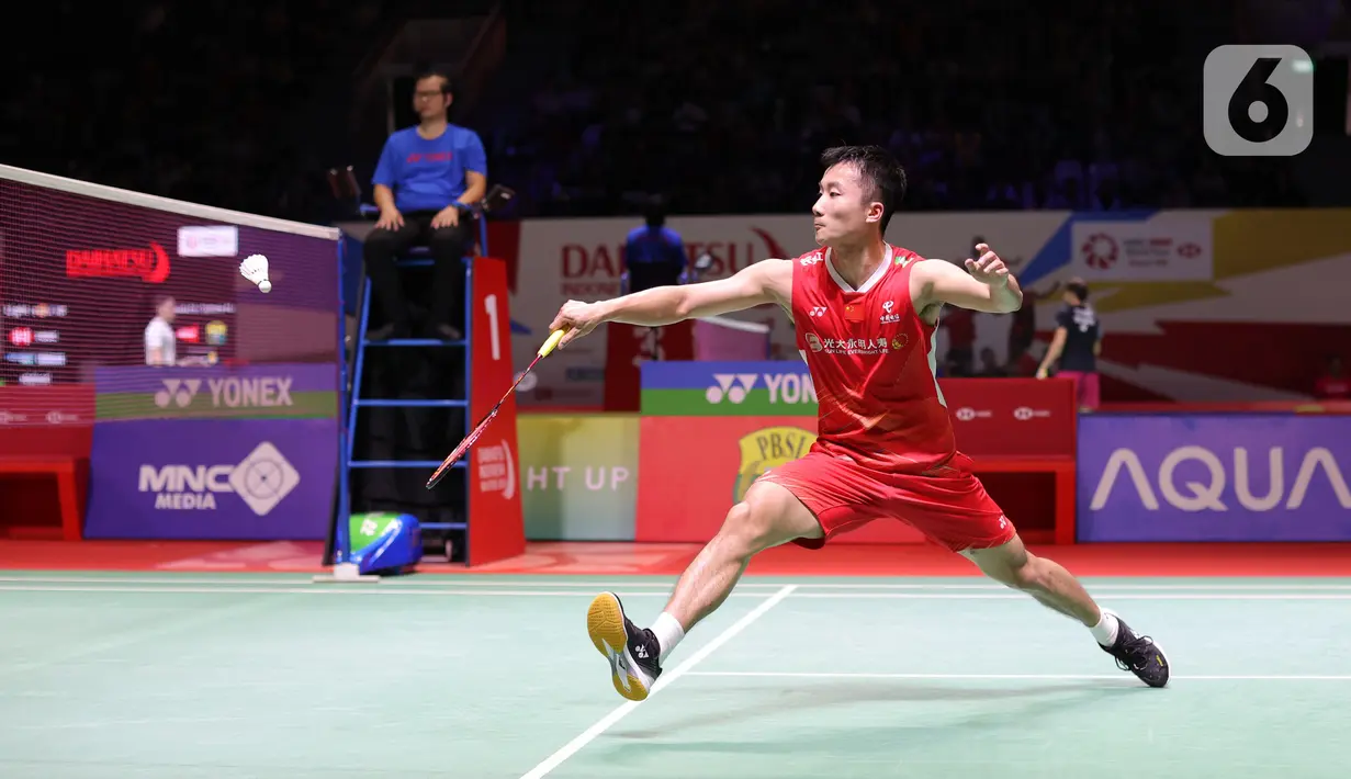 Beruntung tunggal putra Merah Putih mampu memangkas ketertinggalan setelahnya. Jojo balik memimpin tipis 11-10, dan lanjut tancap gas pascainterval. (Bola.com/M. Iqbal Ichsan)