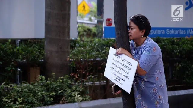 Penebangan pohon di jalan Sudirman demi revitalisasi trotoar, ditentang sejumlah aktivis lingkungan. Gerakan ini salah satunya.