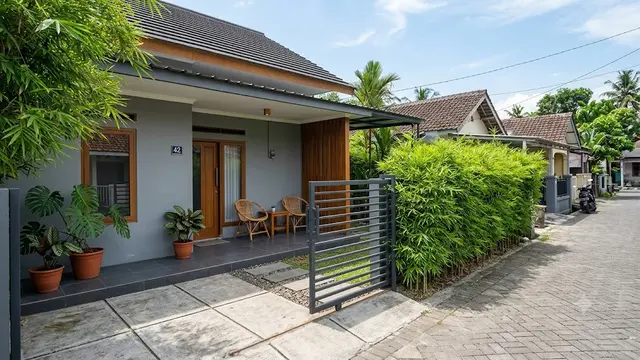 Inspirasi Pagar Besi dengan Bambu Hias agar Halaman Lebih Teduh Model Minimalis dengan Bambu Hias sebagai Pembatas Teras