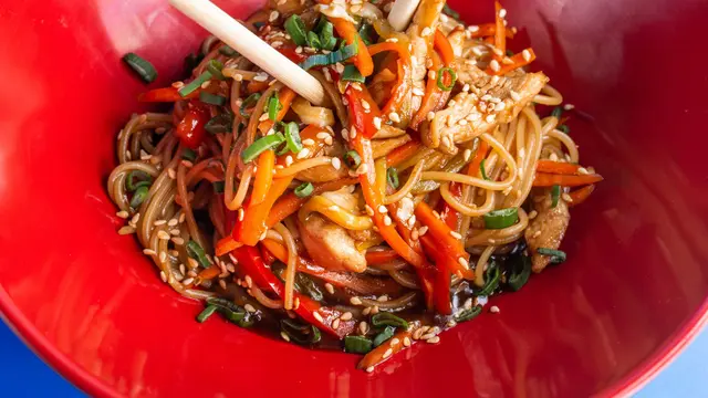 Bahan Membuat Mie Goreng Gochujang Pedas Ala Korea