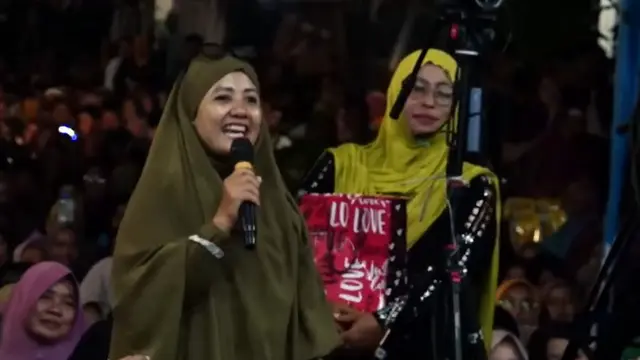 Bu Susi berikan jamu untuk Gus Iqdam dari temannya (SS: YT Klagen Gambiran)