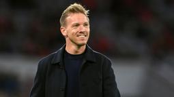 Julian Nagelsmann - Juru taktik asal Jerman ini juga masuk dalam jajaran pelatih muda. Meski baru berusia 34 tahun namun mantan pelatih RB Leipzig ini telah dipercaya menangani klub sebesar Bayern Munchen. (AFP/Christof Stache)