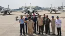 Presiden Prabowo Subianto memberi keterangan usai menyerahkan sejumlah Alat Utama Sistem Senjata (Alutsista) strategis ke TNI di Pangkalan Udara (Lanud) Halim Perdanakusuma, Jakarta, Senin (18/5/2026). (merdeka.com/Arie Basuki)