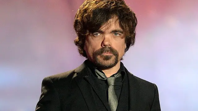 Peter Dinklage Bingung Membaca Novel Game of Thrones