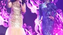 Di malam puncak Grand Final D’Academy Asia 2015 ini kontestan dari Malaysia, Shiha Zikir berkesempatan untuk duet dengan Rita Sugiarto. Shiha Zikir membawakan tembang ‘Oleh-oleh’ yang dipopulerkan oleh Rita Sugiarto. (Andy Masela/Bintang.com)