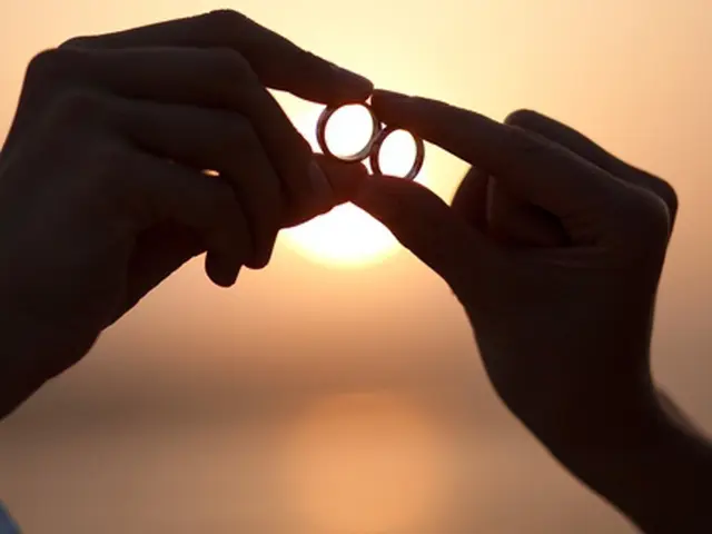 Makna Indah Dari Cincin Kawin Yang Kamu Pakai Lifestyle Fimela Com