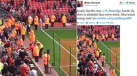 Bintang Liverpool Beri Kostumnya pada Fans Disabilitas