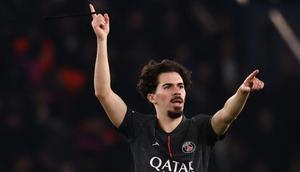 Gelandang Paris Saint-Germain, Vitinha, berselebrasi setelah mencetak gol ke gawang Tottenham Hotspur FC pada pertandingan Liga Champions di Parc des Princes, Kamis (27/11/2025) dini hari WIB. (Franck Fife/AFP)