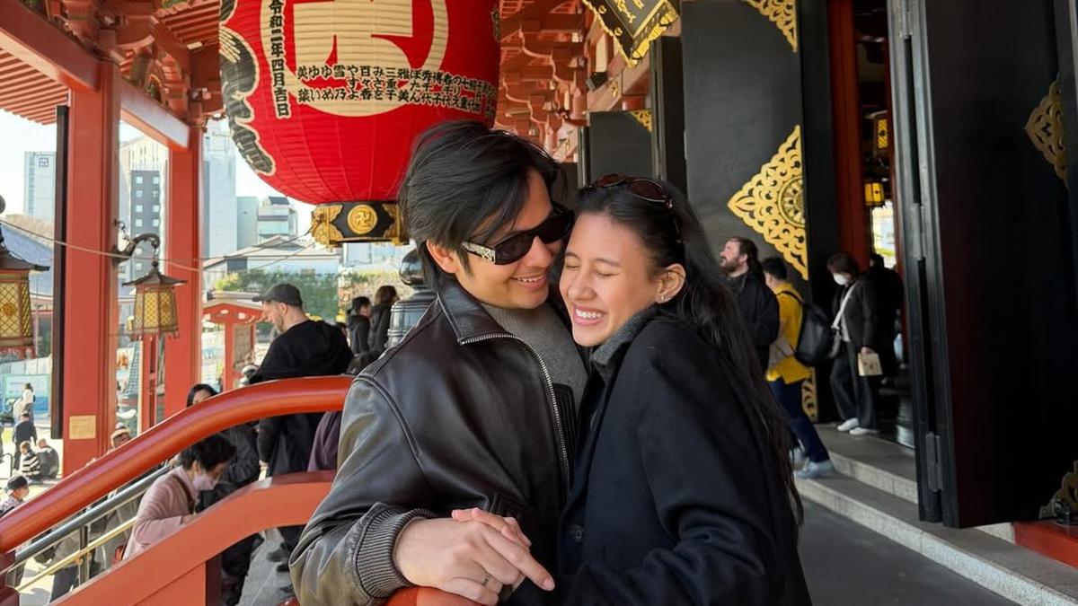 Baby Moon Romantis di Jepang, Gaya Shenina Cinnamon Serasi Bareng Angga Yunanda saat Jalan-jalan hingga Beli Baju Bayi