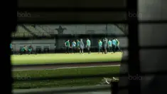 Pemain Timnas U-23 menggelar sesi latihan tertutup di Stadion Wibawa Mukti, Cikarang, Selasa (14/11/2017). Timnas Indonesia U-23 akan menjalani laga uji coba kontra Suriah U-23 pada Kamis (16/11/2017). (Bola.com/ M Iqbal Ichsan)