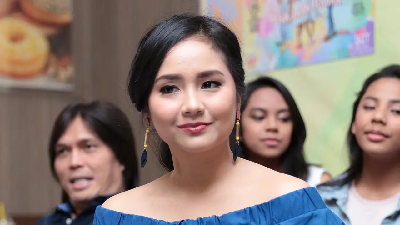 [Bintang] Gita Gutawa Louching Diatas Rata-rata