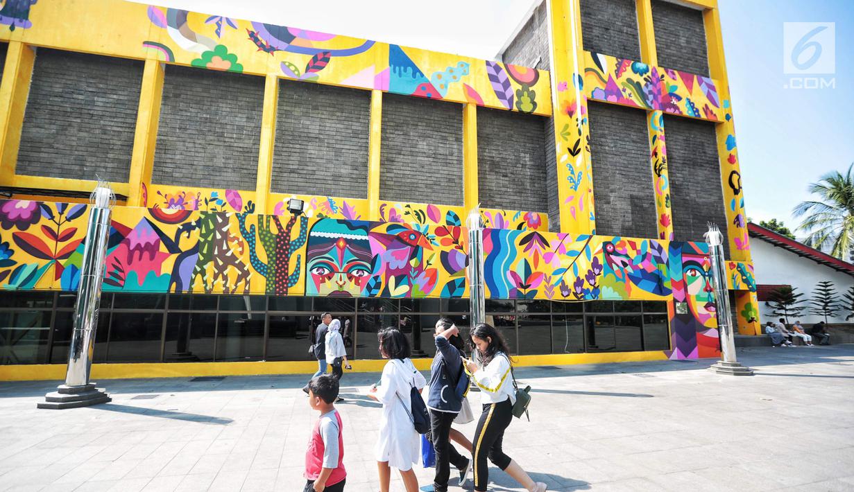 Foto Keren Seniman Kolombia Buat Seni Mural Di Taman