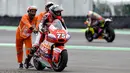 Target ke depan, gelaran MotoGP Mandalika diharapkan memperkerjakan semua marshal dari Indonesia. Untuk edisi tahun ini, MotoGP Mandalika masih mendapat bantuan dari sebelas marshal asal Malaysia. (AFP/Sonny Tumbelaka)