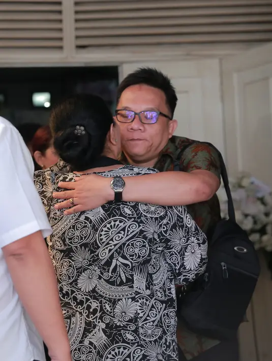 Sehari sebelum meninggal, Mike Mohede menjadi salah satu penghibur dalam acara ulang tahun pernikahan mantan Presiden SBY dan istrinya Anni Yudhoyono yang ke 40 tahun. (Adrian Putra/Bintang.com)