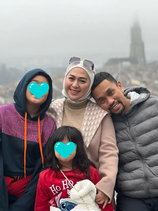 6 Potret Gaya Ahmad Sahroni saat Liburan di Luar Negeri, Tampil Santai