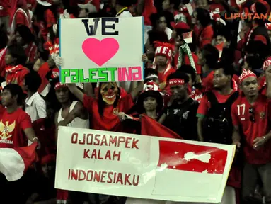 Suporter Laga Pertandingan Piala AFF Suzuki 2012 antara Malaysia vs Indonesia di Stadion Bukit Jalil, Kuala Lumpur, Malaysia, pada 1 November 2012.