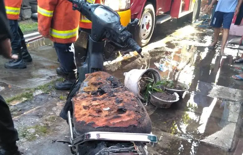 Kebakaran rumah kos di Surabaya menewaskan 8 orang. Foto: (Dian Kurniawan/Liputan6.com)