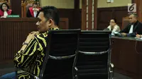 Farhat Abbas saat bersaksi dalam persidangan untuk terdakwa Miryam S Haryani di Pengadilan Tipikor Jakarta, Senin (4/9). Farhat menyatakan jika BAP Miryam dicabut maka tidak diketahui siapa yang menerima aliran dana kasus e-KTP.(Liputan6.com/Helmi Afandi)