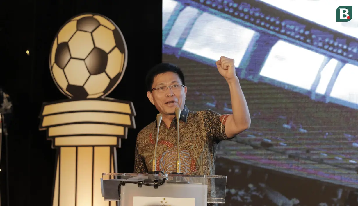 CEO Bhayangkara FC, Irjen (Pol) Royke Lumowa, memberi sambutan saat launching tim di Hotel Borobudur, Jakarta, Jumat (23/2/2018). Bhayangkara FC memperkenalkan pemain dan jersey baru untuk musim Liga Indonesia musim 2018. (Bola.com/M Iqbal Ichsan)