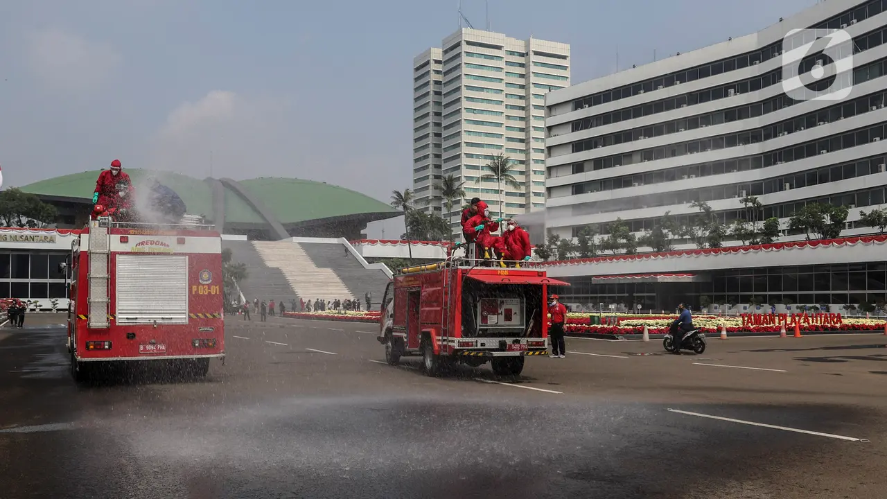 Gedung DPR Kembali Disemprot Disinfektan