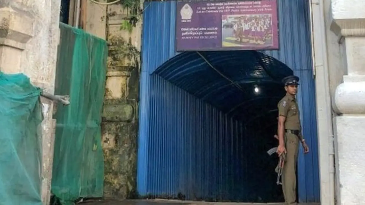Pemerintah Sri Lanka mengeluarkan imbauan  siaga untuk menghentikan polisi melarikan diri usai penyerangan staff kedutaan Swiss. (AFP)